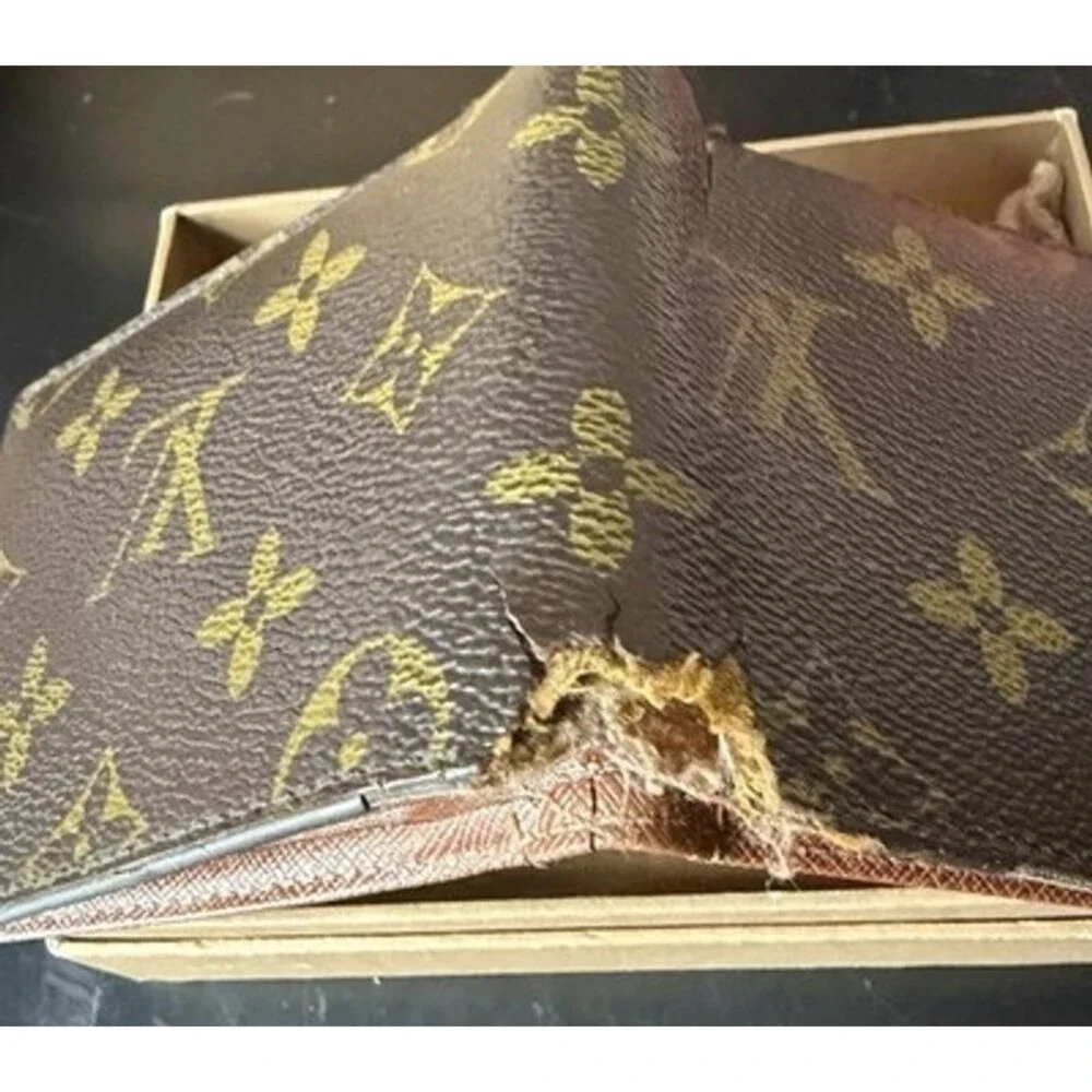Men's Foldable Wallet LV Emblem - Damaged